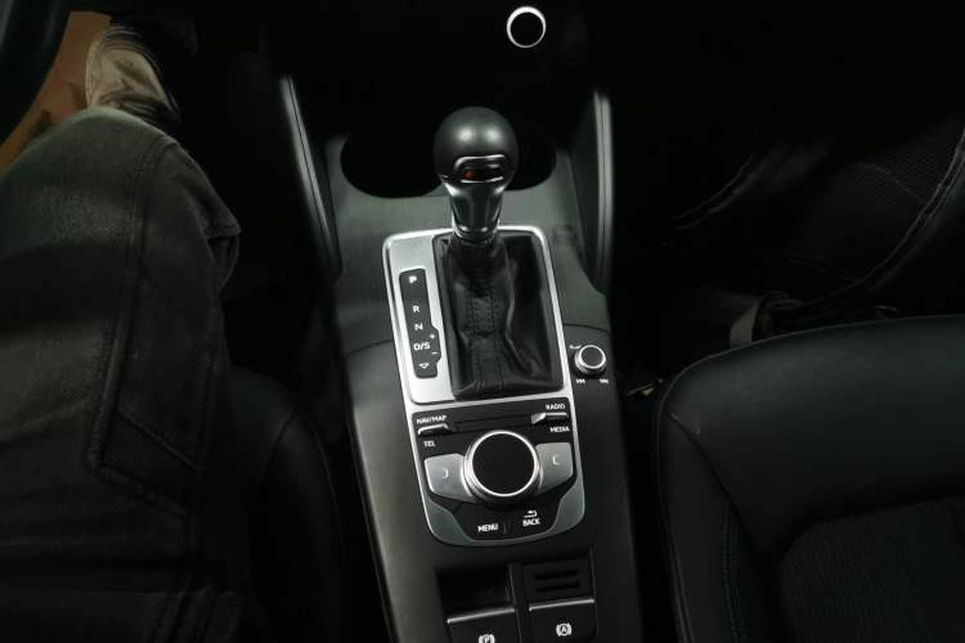 Used Audi A3 2020 Sportback 35 TFSI Fashion Edition China VI Emission Standard Gear Lever