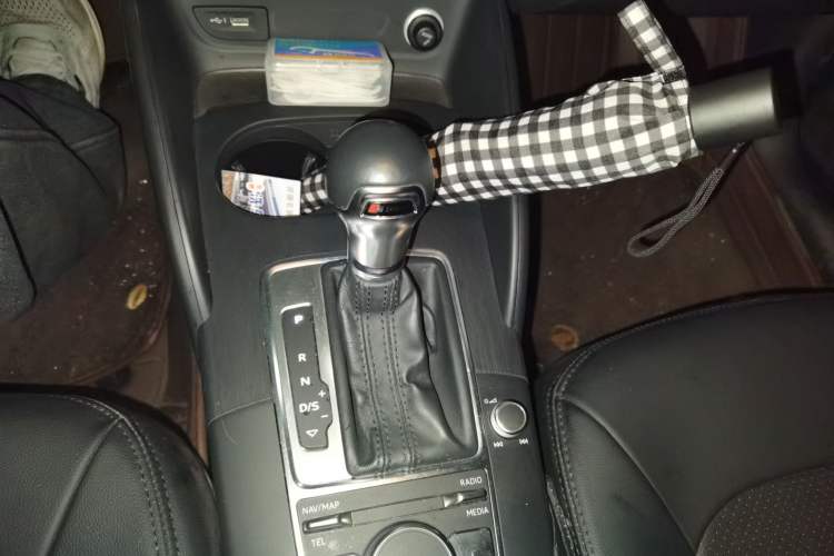 Used Audi A3 2020 Restyled Sportback 35 TFSI Entry-Level China VI Emission Standard Gear Lever