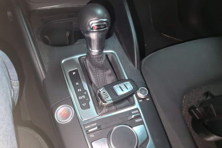 Used Audi A3 2020 Restyled Sportback 35 TFSI Entry-Level China VI Emission Standard Gear Lever