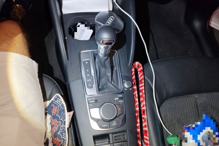 Used Audi A3 2020 Sportback 35 TFSI Fashion Edition China VI Emission Standard Gear Lever