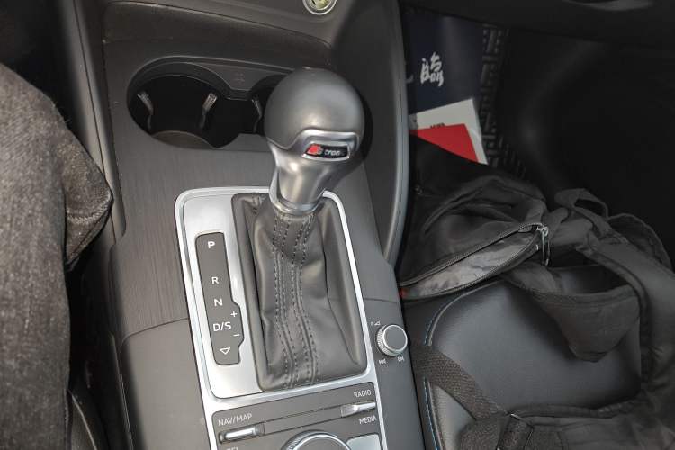 Used Audi A3 2020 Sportback 35 TFSI Fashion Edition China VI Emission Standard Gear Lever