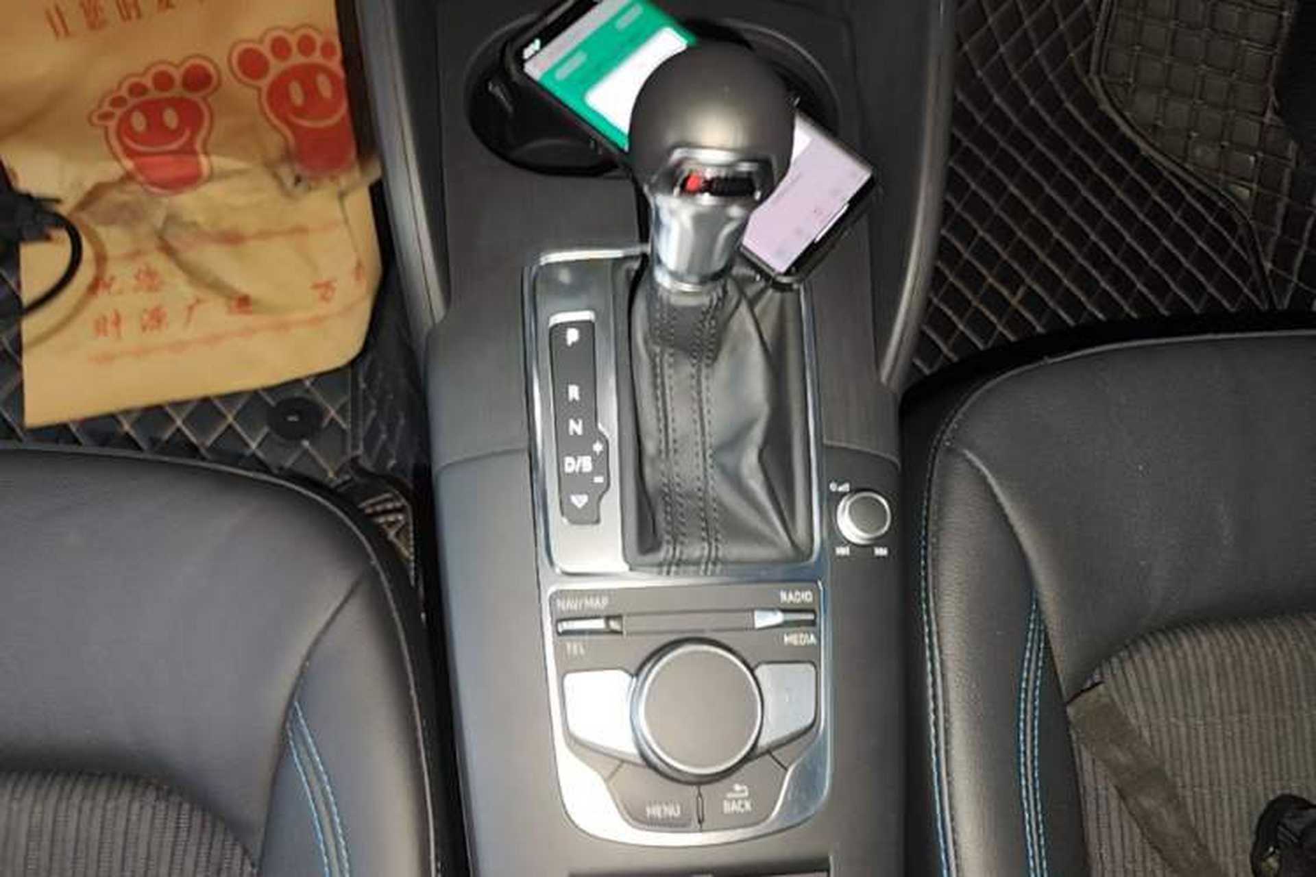 Used Audi A3 2020 Limousine 35 TFSI Fashion Edition China VI Emission Standard Gear Lever