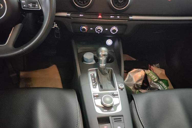 Used Audi A3 2020 Restyled Limousine 35 TFSI Ambition Version China VI Gear Lever