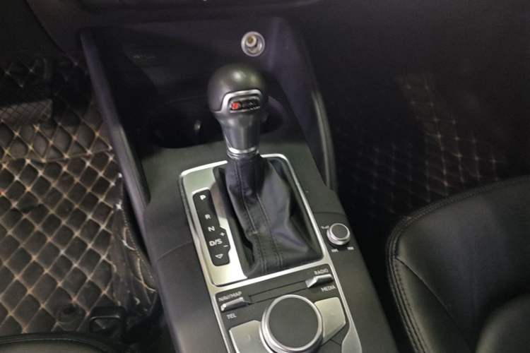 Used Audi A3 2020 Restyled Limousine 35 TFSI Ambition Version China VI Gear Lever