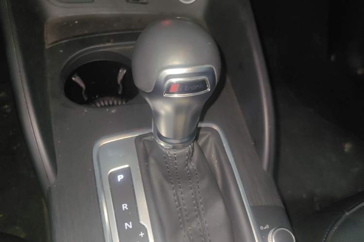 Used Audi A3 2020 Limousine 35 TFSI Fashion Edition China VI Emission Standard Gear Lever