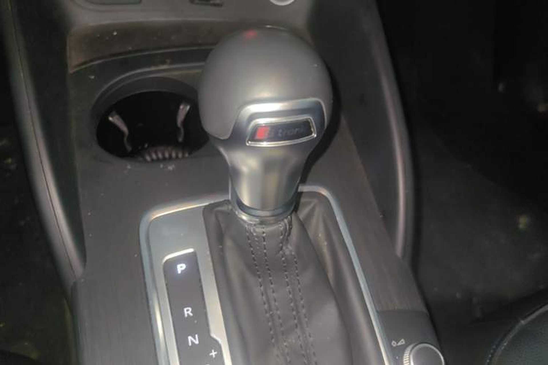 Used Audi A3 2020 Limousine 35 TFSI Fashion Edition China VI Emission Standard Gear Lever