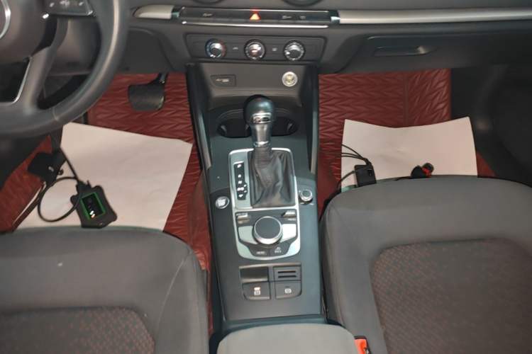 Used Audi A3 2020 Restyled Sportback 35 TFSI Entry-Level China VI Emission Standard Gear Lever