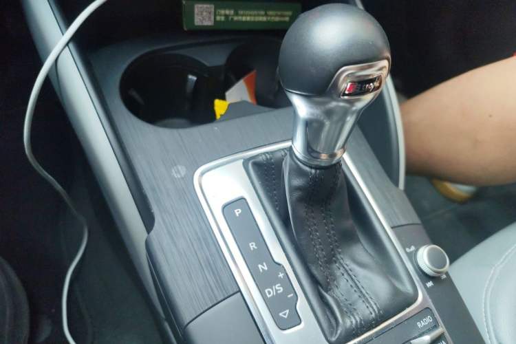 Used Audi A3 2020 Sportback 35 TFSI Fashion Edition China VI Emission Standard Gear Lever