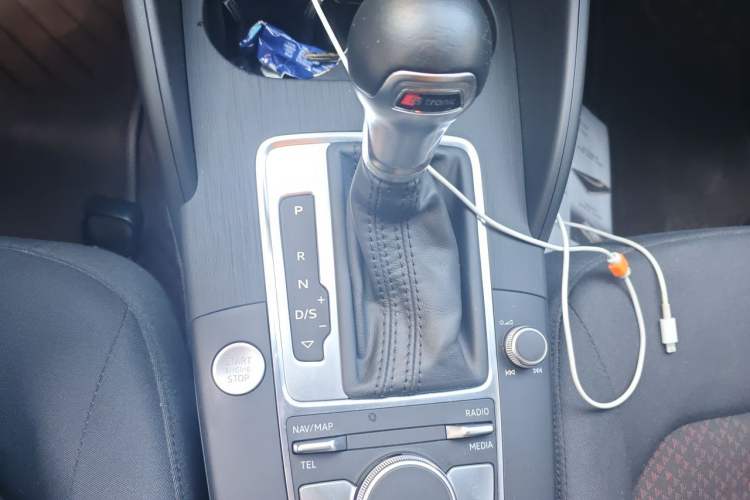Used Audi A3 2020 Limousine 35 TFSI Style Edition China VI Emission Standard Gear Lever