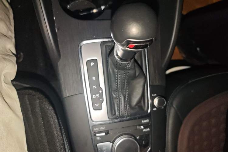 Used Audi A3 2020 Limousine 35 TFSI Fashion Edition China VI Emission Standard Gear Lever