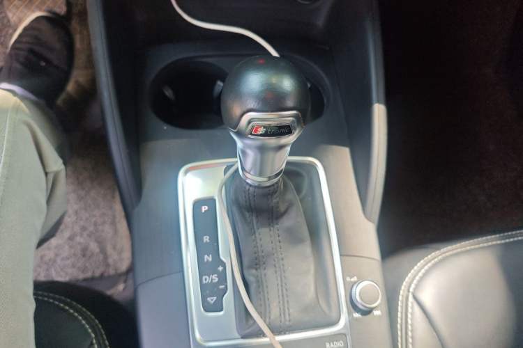 Used Audi A3 2020 Sportback 35 TFSI Fashion Edition China VI Emission Standard Gear Lever