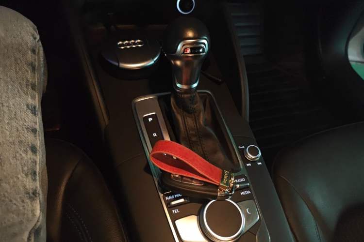Used Audi A3 2020 Sportback 35 TFSI Fashion Edition China VI Emission Standard Gear Lever