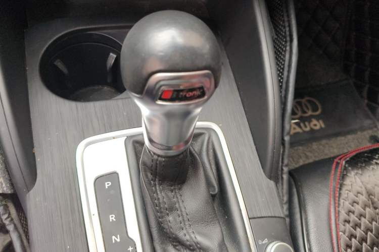 Used Audi A3 2020 Restyled Sportback 35 TFSI Entry-Level China VI Emission Standard Gear Lever