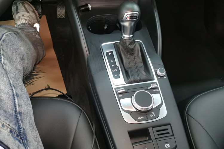 Used Audi A3 2020 Restyled Limousine 35 TFSI Ambition Version China VI Gear Lever