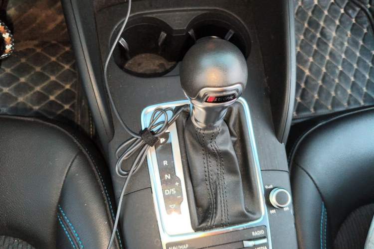 Used Audi A3 2020 Limousine 35 TFSI Fashion Edition China VI Emission Standard Gear Lever
