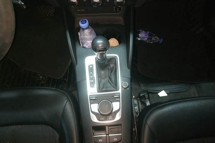 Used Audi A3 2020 Sportback 35 TFSI Fashion Edition China VI Emission Standard Gear Lever