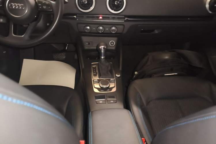 Used Audi A3 2020 Sportback 35 TFSI Fashion Edition China VI Emission Standard Gear Lever