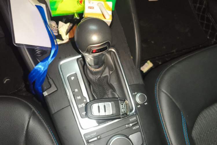 Used Audi A3 2020 Limousine 35 TFSI Fashion Edition China VI Emission Standard Gear Lever