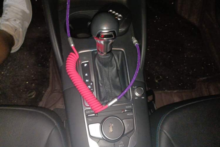 Used Audi A3 2020 Sportback 35 TFSI Fashion Edition China VI Emission Standard Gear Lever
