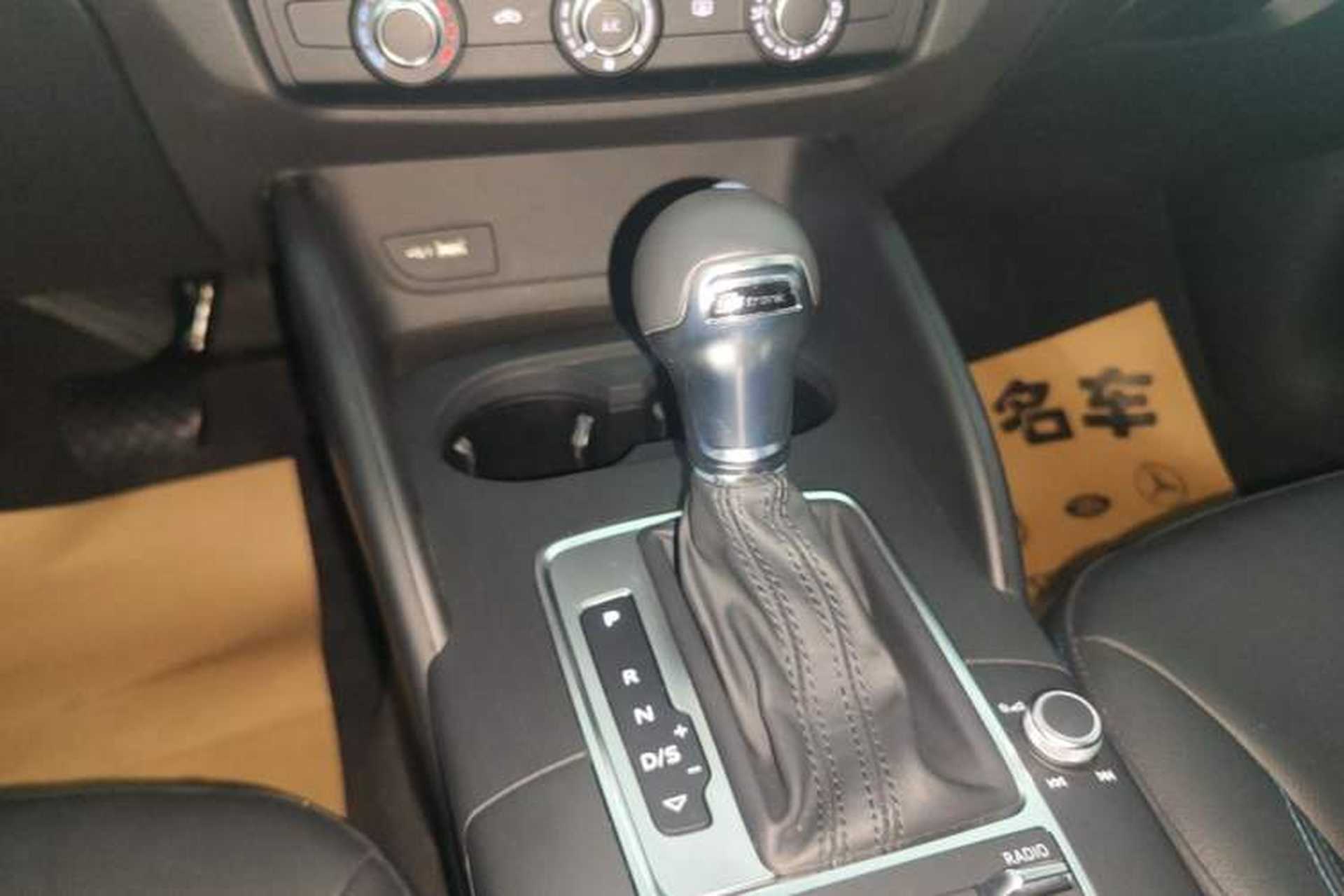 Used Audi A3 2020 Limousine 35 TFSI Fashion Edition China VI Emission Standard Gear Lever