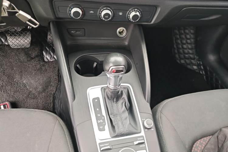 Used Audi A3 2020 Restyled Sportback 35 TFSI Entry-Level China VI Emission Standard Gear Lever
