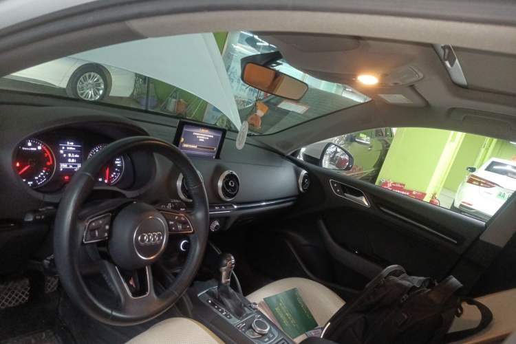 Used Audi A3 2020 Sportback 35 TFSI Fashion Edition China VI Emission Standard Headliner
