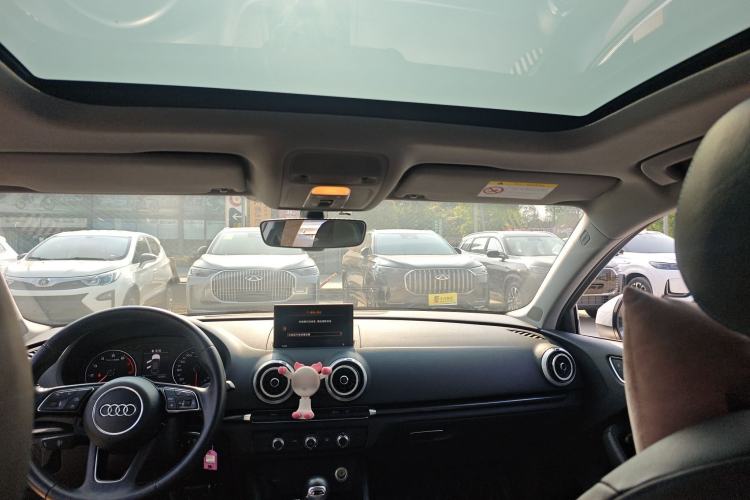 Used Audi A3 2020 Limousine 35 TFSI Fashion Edition China VI Emission Standard Headliner