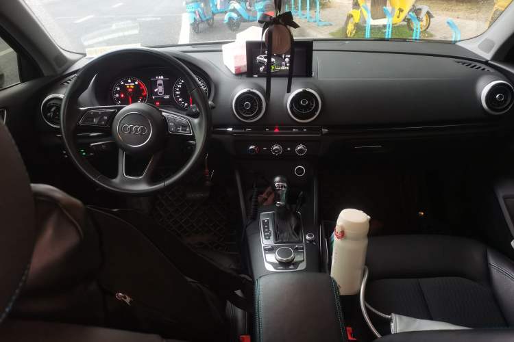 Used Audi A3 2020 Limousine 35 TFSI Fashion Edition China VI Emission Standard Interior 2