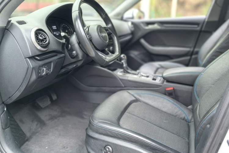 Used Audi A3 2020 Sportback 35 TFSI Fashion Edition China VI Emission Standard Interior 2