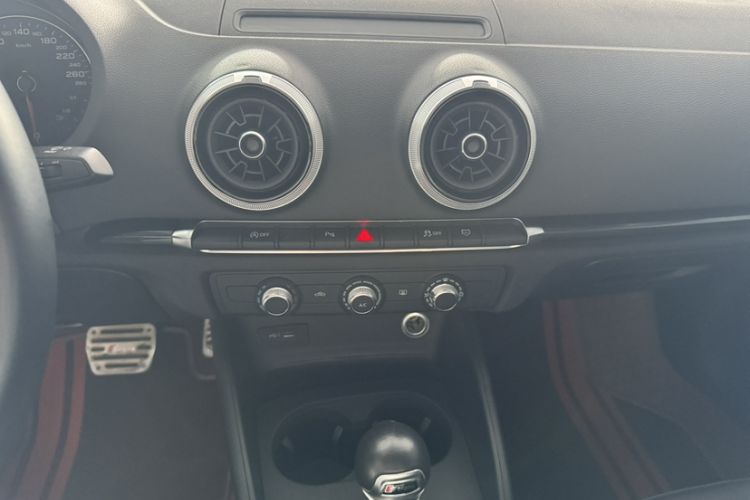 Used Audi A3 2020 Limousine 35 TFSI Fashion Edition China VI Emission Standard Interior 3