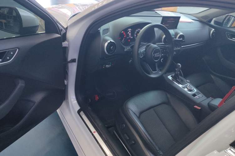 Used Audi A3 2020 Limousine 35 TFSI Fashion Edition China VI Emission Standard Interior 3