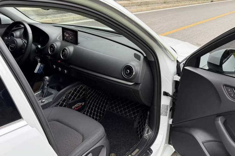 Used Audi A3 2020 Restyled Sportback 35 TFSI Entry-Level China VI Emission Standard Interior 4