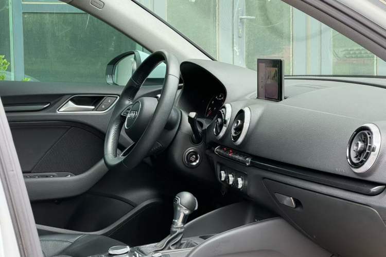 Used Audi A3 2020 Sportback 35 TFSI Fashion Edition China VI Emission Standard Interior 4
