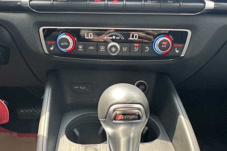 Used Audi A3 2020 Limousine 35 TFSI Fashion Edition China VI Emission Standard Interior 4
