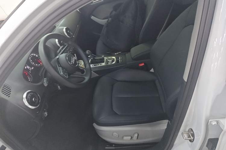 Used Audi A3 2020 Limousine 35 TFSI Fashion Edition China VI Emission Standard Left Front Seat