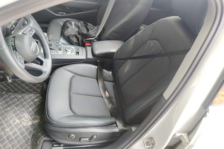 Used Audi A3 2020 Sportback 35 TFSI Fashion Edition China VI Emission Standard Left Front Seat