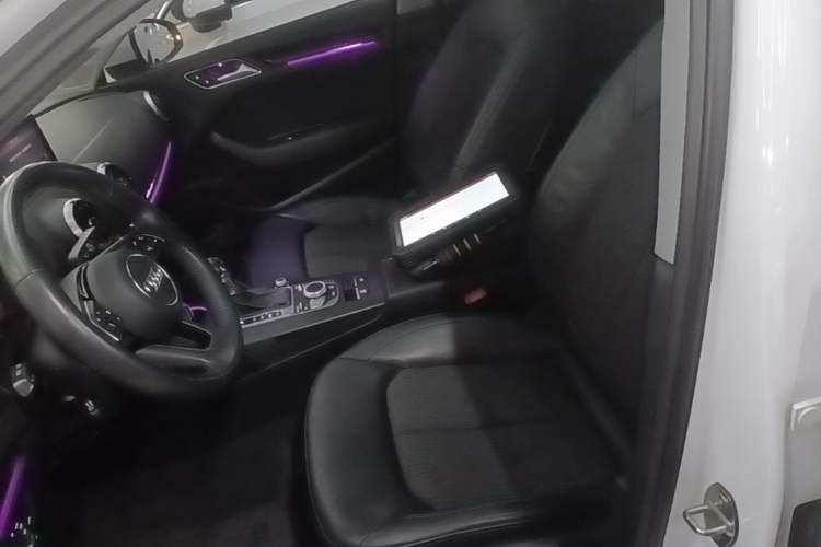 Used Audi A3 2020 Sportback 35 TFSI Fashion Edition China VI Emission Standard Left Front Seat