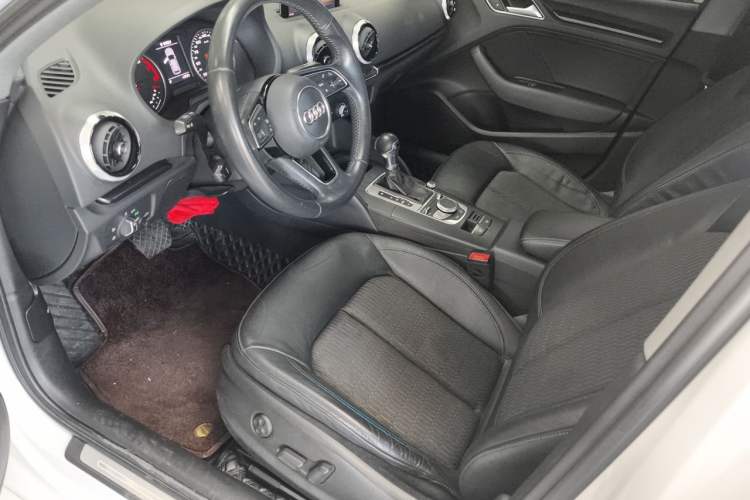 Used Audi A3 2020 Sportback 35 TFSI Fashion Edition China VI Emission Standard Left Front Seat