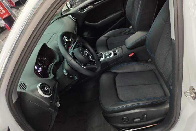 Used Audi A3 2020 Sportback 35 TFSI Fashion Edition China VI Emission Standard Left Front Seat