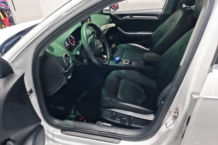 Used Audi A3 2020 Sportback 35 TFSI Ambition China VI Left Front Seat