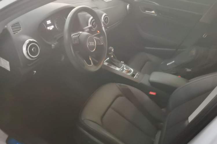 Used Audi A3 2020 Sportback 35 TFSI Fashion Edition China VI Emission Standard Left Front Seat