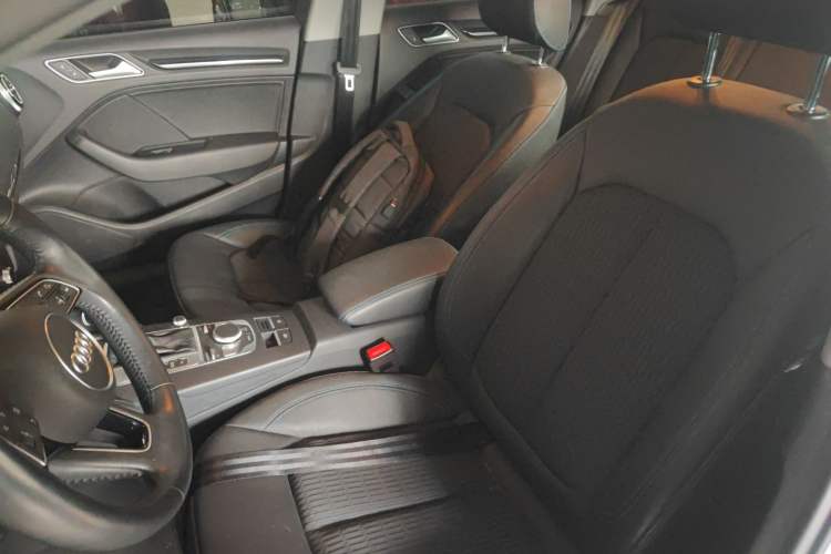 Used Audi A3 2020 Sportback 35 TFSI Fashion Edition China VI Emission Standard Left Front Seat