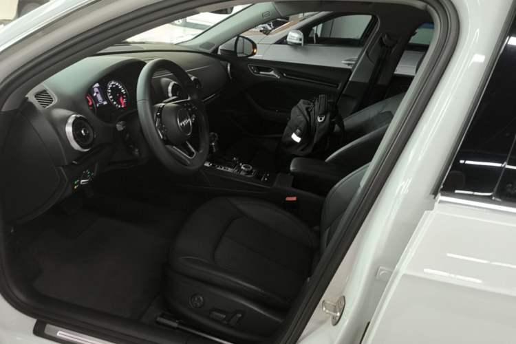 Used Audi A3 2020 Sportback 35 TFSI Fashion Edition China VI Emission Standard Left Front Seat