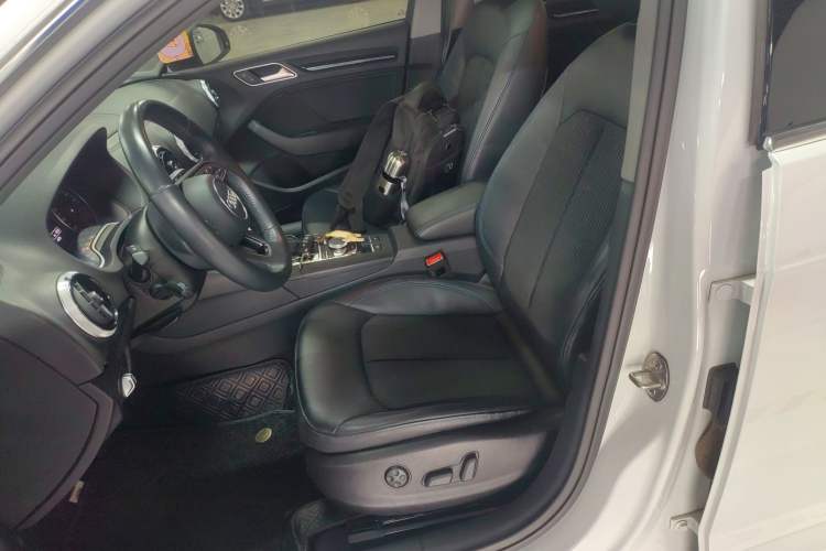 Used Audi A3 2020 Sportback 35 TFSI Fashion Edition China VI Emission Standard Left Front Seat
