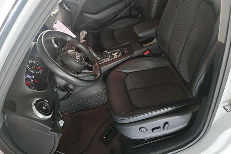 Used Audi A3 2020 Sportback 35 TFSI Fashion Edition China VI Emission Standard Left Front Seat