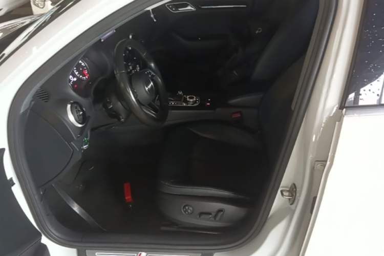 Used Audi A3 2020 Limousine 35 TFSI Fashion Edition China VI Emission Standard Left Front Seat