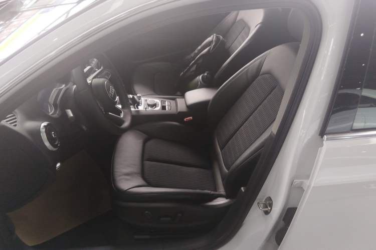 Used Audi A3 2020 Sportback 35 TFSI Fashion Edition China VI Emission Standard Left Front Seat