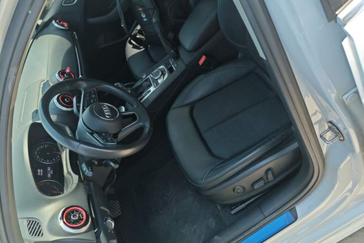 Used Audi A3 2020 Sportback 35 TFSI Fashion Edition China VI Emission Standard Left Front Seat