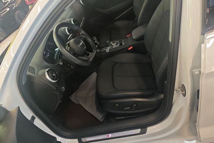 Used Audi A3 2020 Limousine 35 TFSI Fashion Edition China VI Emission Standard Left Front Seat