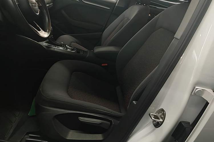 Used Audi A3 2020 Restyled Sportback 35 TFSI Entry-Level China VI Emission Standard Left Front Seat